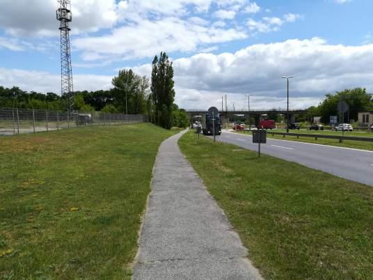 Wariant 1 Rozbiórka istniejącej nawierzchni i
