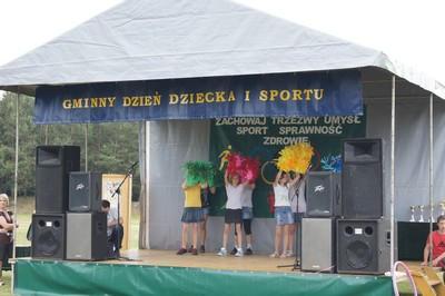 Gminny Dzień Dziecka i Sportu W dniu 1 czerwca 2011 r. na stadionie sportowym w Leśniowicach odbył się Gminny Dzień Dziecka i Sportu.