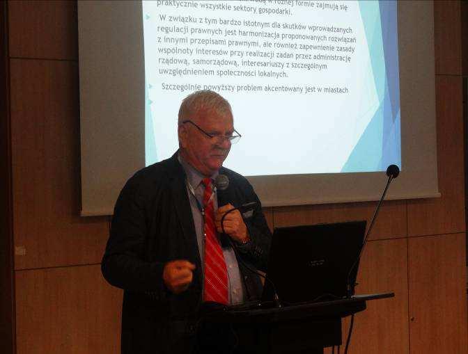 Informator Budowlany 2/2017 55 Znaki i tablice wód wielkich są pamiątkami historycznymi i konieczne jest objęcie ich nadzorem konserwatorskim.