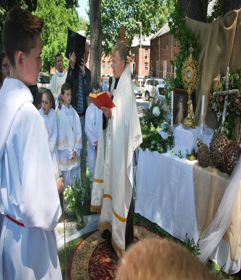 Niech spełniają się Wasze najskrytsze marzenia. Niech Maryja wyprasza Wam obfitość Bożych łask na kolejne szczęśliwe lata życia.