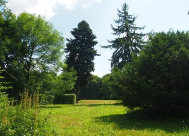 Ochronie prawnej podlegają na terenie gminy parki wiejskie: naturalistyczny park wiejski Ciężkowice z drugiej połowy XIX w.