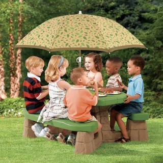 4.2. Stolik piknikowy z parasolem 5 szt. *Zdjęcie przykładowego urządzenia Stół piknikowy dla sześciorga dzieci z dwoma ławeczkami o specjalnym wyprofilowanym siedzisku.
