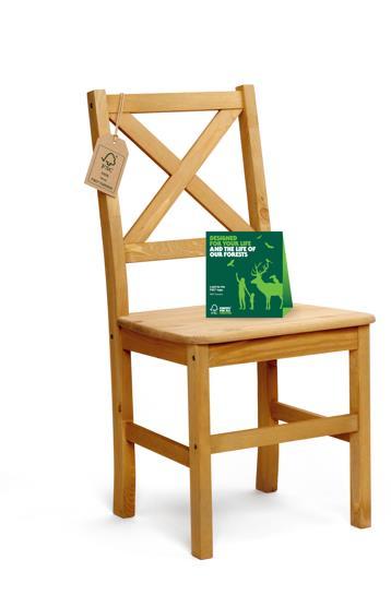 3 PRZYKŁADY UŻYCIA PRZYKŁAD 4: Użycie znaków Forests For All Forever w punktach sprzedaży Producenci mebli używają znaków do promocji produktów certyfikowanych FSC w swoich sklepach.