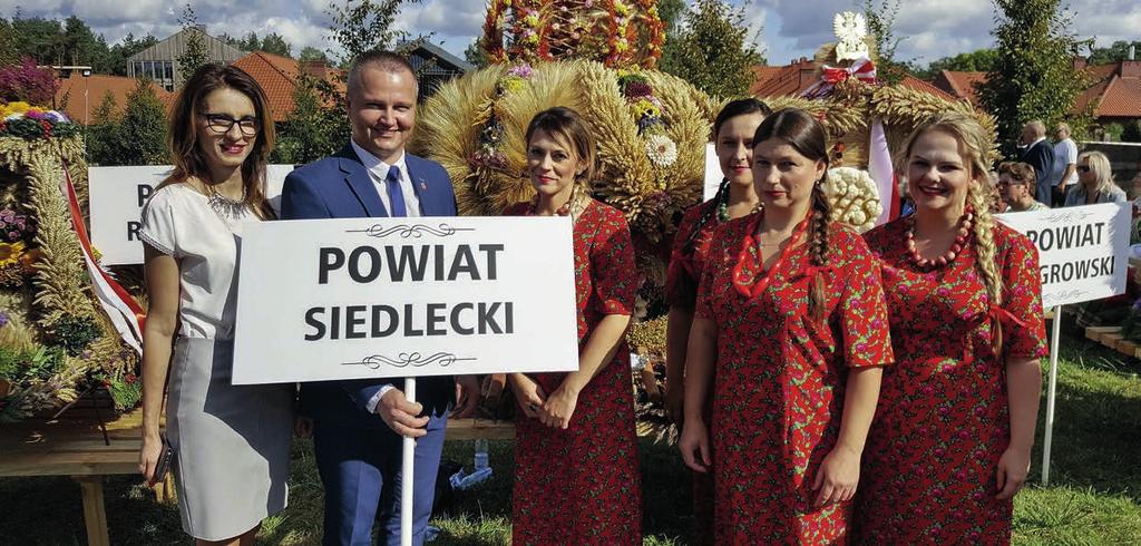 www.powiatsiedlecki.pl Pierwsze miejsce Powiatu Siedleckiego W skansenie Muzeum Wsi Mazowieckiej w Sierpcu odbyły się 16 września 2018 r. Dożynki Województwa Mazowieckiego.
