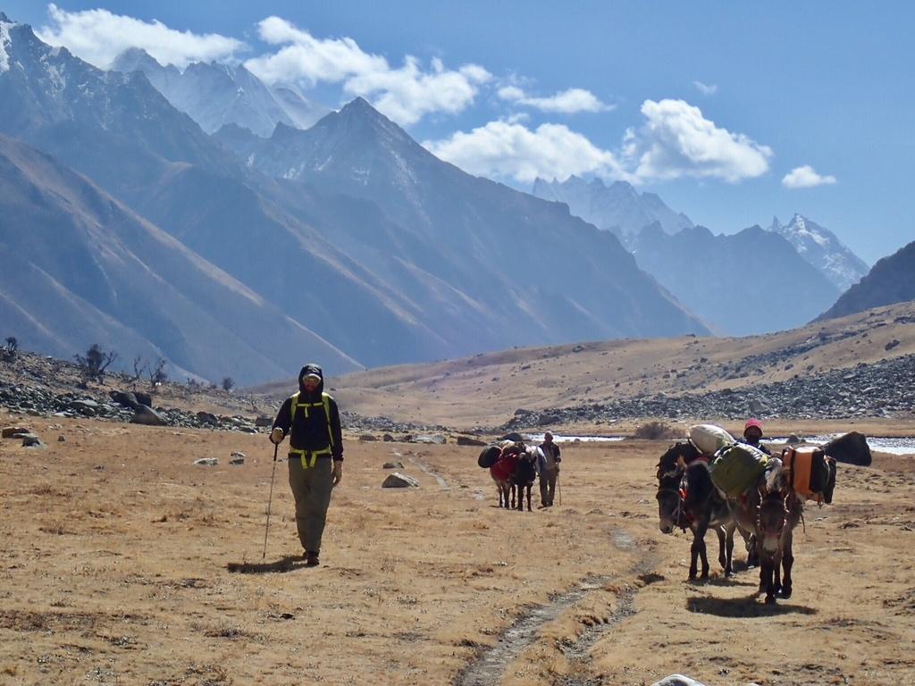 Sprawozdanie z wyprawy do Nepalu zachodniego, Lachama North 6624m Wyprawa w skład w której wchodził Marcin Rutkowski (kierownik) i Andrzej Sokołowski - obaj z KW Wrocław trwała od 25 października do