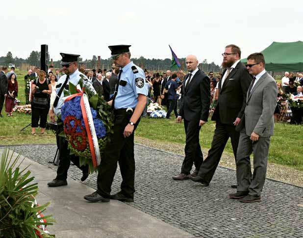 (Zigeunerlager), mordując w komorach