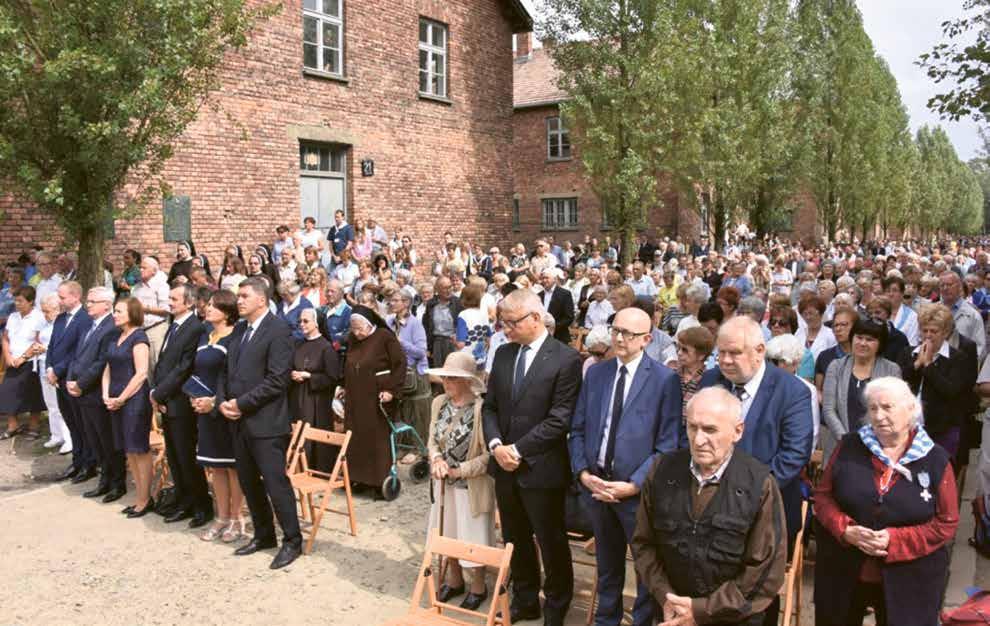 W rocznicę tego wydarzenia przy bloku, w którym mieściło się obozowe więzienie i w którym zabito zakonnika, odprawiono uroczystą mszę świętą. Wzięło w niej udział kilkaset osób, m.in.