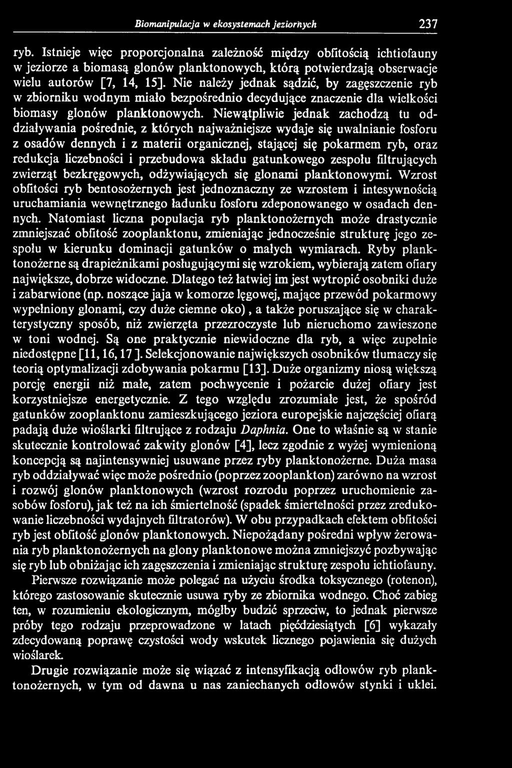 liczebności i przebudowa składu gatunkowego zespołu filtrujących zwierząt bezkręgowych, odżywiających się glonami planktonowymi.