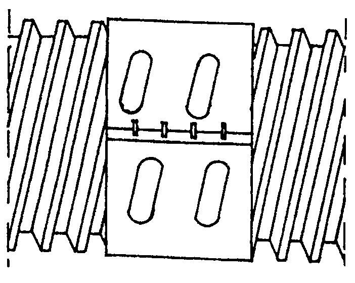 Rys. 3. Dwa odcinki rur połączone złączką zaciskową z blachy stalowej grubości 3 mm ocynkowanej galwanicznie (Istnieją również złączki plastikowe) Rys. 4.