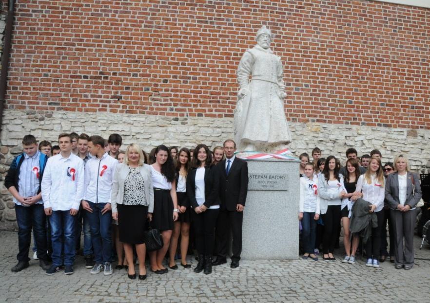 Polak Węgier dwa bratanki 30 września odbyło się uroczyste odsłonięcie pomnika Stefana Batorego.