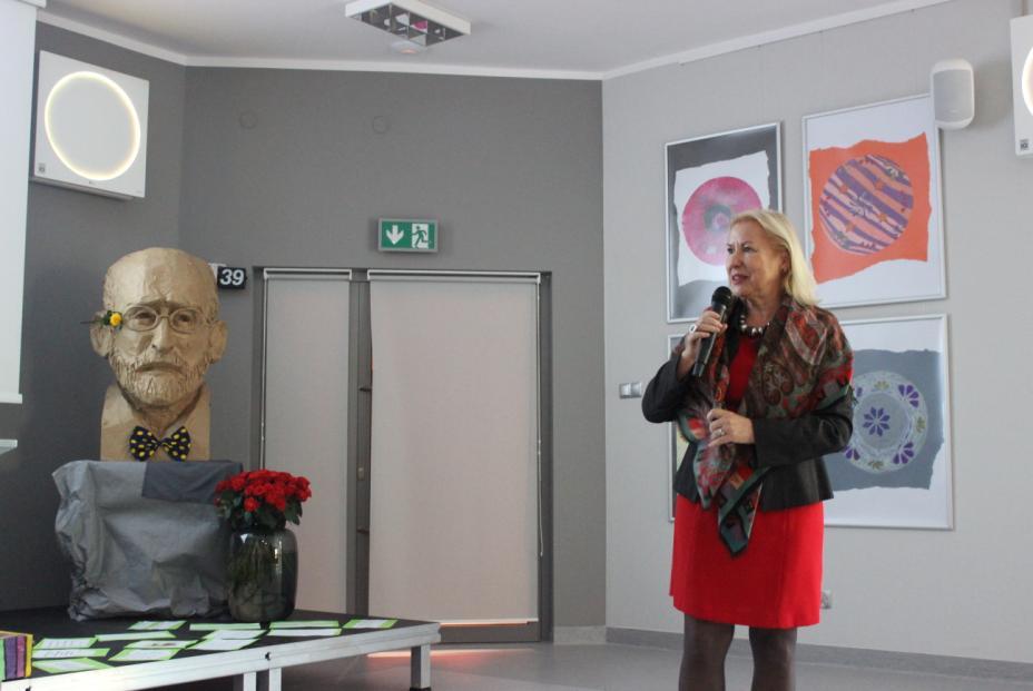 Plan Konferencji prezentował się w następujący sposób: Barbara Janina Sochal Społeczny ruch korczakowski w Polsce i na świecie, dr