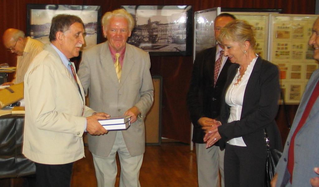 Dyrektor Elżbieta Staroń wręczyła ufundowaną przez siebie nagrodę