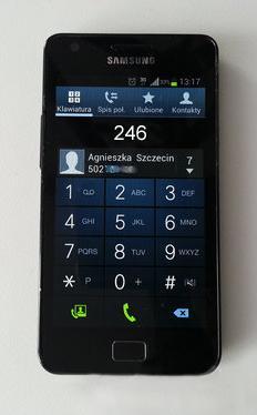 Szybkie wybieranie 2 Działa trochę jak w telefonach stacjonarnych Możemy też wybrać numer telefonu bez żmudnego szukania w książce telefonicznej.