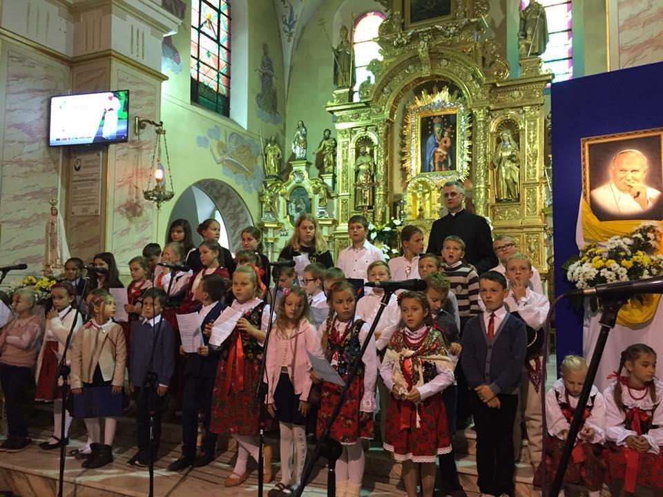 W dniu 8 października odbył się XVII Dzień Papieski w kościele parafialnym w Łącku, w trakcie którego wystąpili uczniowie Ogniska Muzycznego, Szkoły