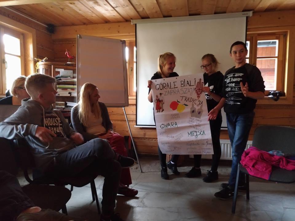 W dniach 14-15 października w Toporzysku odbyły się pierwsze warsztaty dla młodzieży w ramach projektu Odkrywanie skarbów dziedzictwa południowej Małopolski.