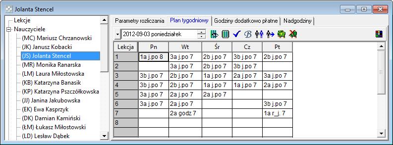 W drzewie danych rozwiń gałąź Nauczyciele i kliknij gałąź z nazwiskiem wybranego nauczyciela. Zapoznaj się z zawartością kart dostępnych w przeglądarce.