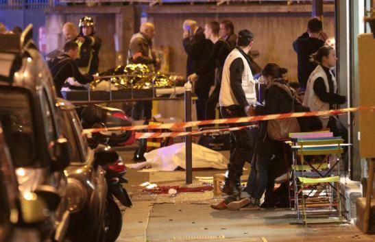 Zamachy w Paryżu (13.11.2015) Sprawcy zaatakowali 7 razy, na co składało się sześć strzelanin i trzy eksplozje.