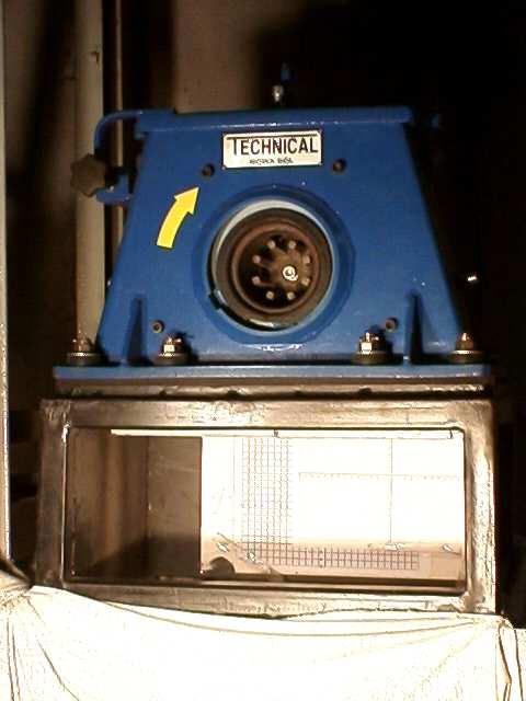IV KONFERENCJA ODLEWNICZA TECHNICAL 2002 Odlewnictwo XXI wieku technologie, maszyny i urządzenia odlewnicze Pierwszy etap rozdziału zanieczyszczonego śrutu realizowany jest najczęściej przy uŝyciu