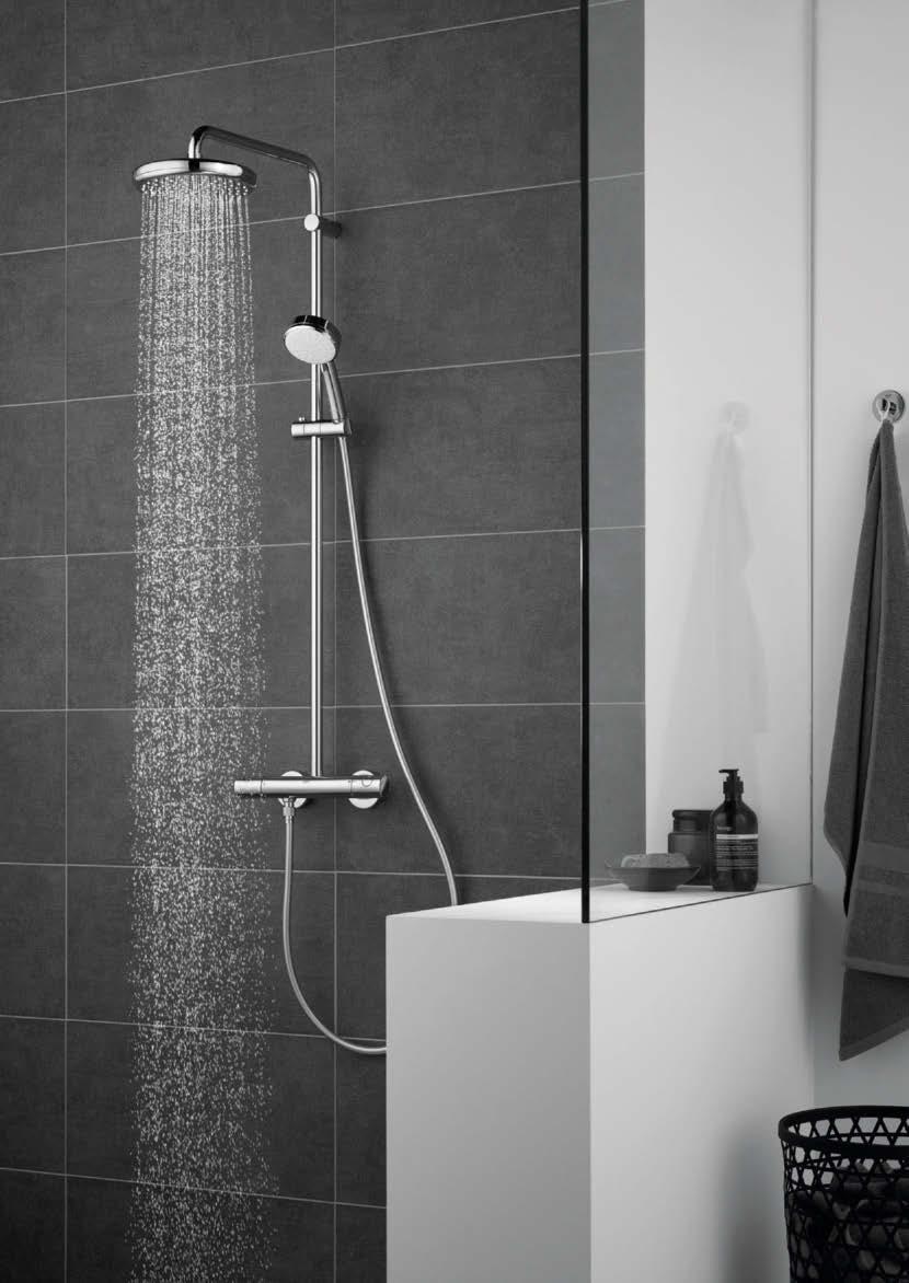 Drążek prysznica ma wewnętrzny kanał wodny, który chroni przed oparzeniem o jego powierzchnię, zaś bateria