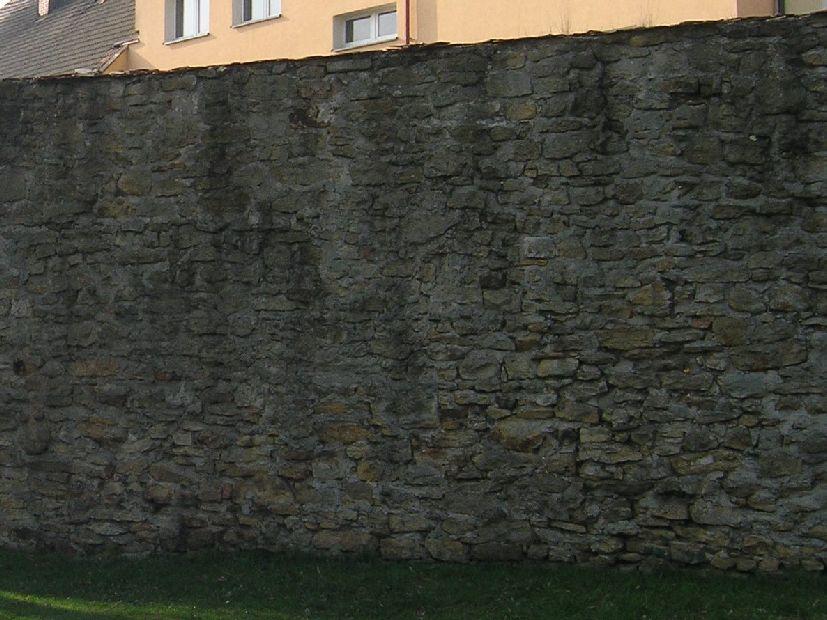 Fot. 9 /E-F/ Ubytki spoin