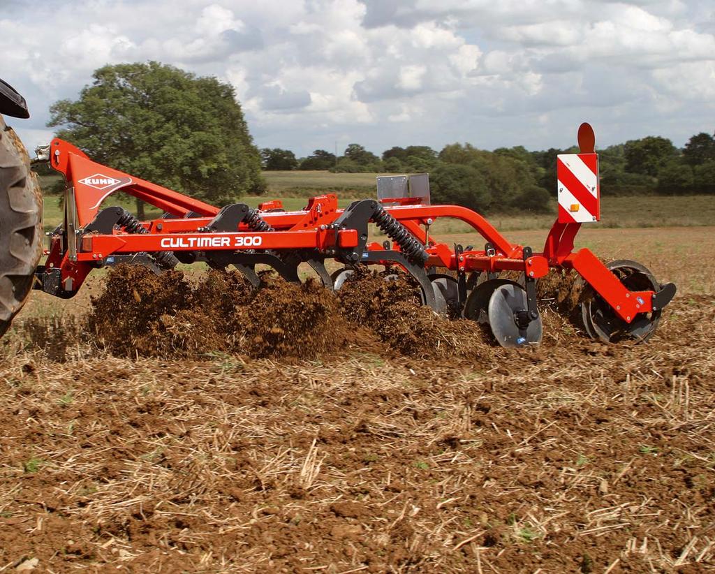 CULTIMER ZAWIESZANY 300 / 350 / 400 / 500 DUŻY PRZEŚWIT W KAŻDYCH WARUNKACH Duży wybór szerokości roboczych modeli zawieszanych zapewnia im wszechstronność, zarówno pod względem współpracy ze