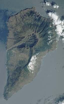 Obecnie najbardziej zagrożony osunięciem jest wulkan Cumbre Vieja na wyspie La Palma.