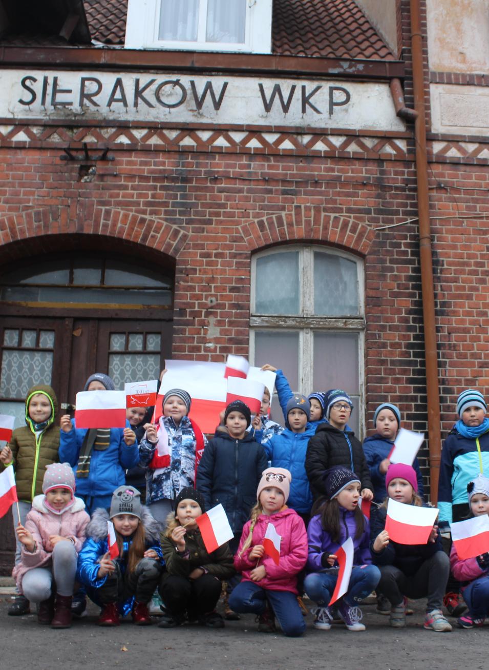 Głos Wielkopolski Numer 7 11/2018 Strona 4 wwwgloswielkopolskipl WWWJUNIORMEDIAPL Rajd Niepodległościowy Dnia 9 listopada 2018 roku w Sierakowie odbył się,,rajd