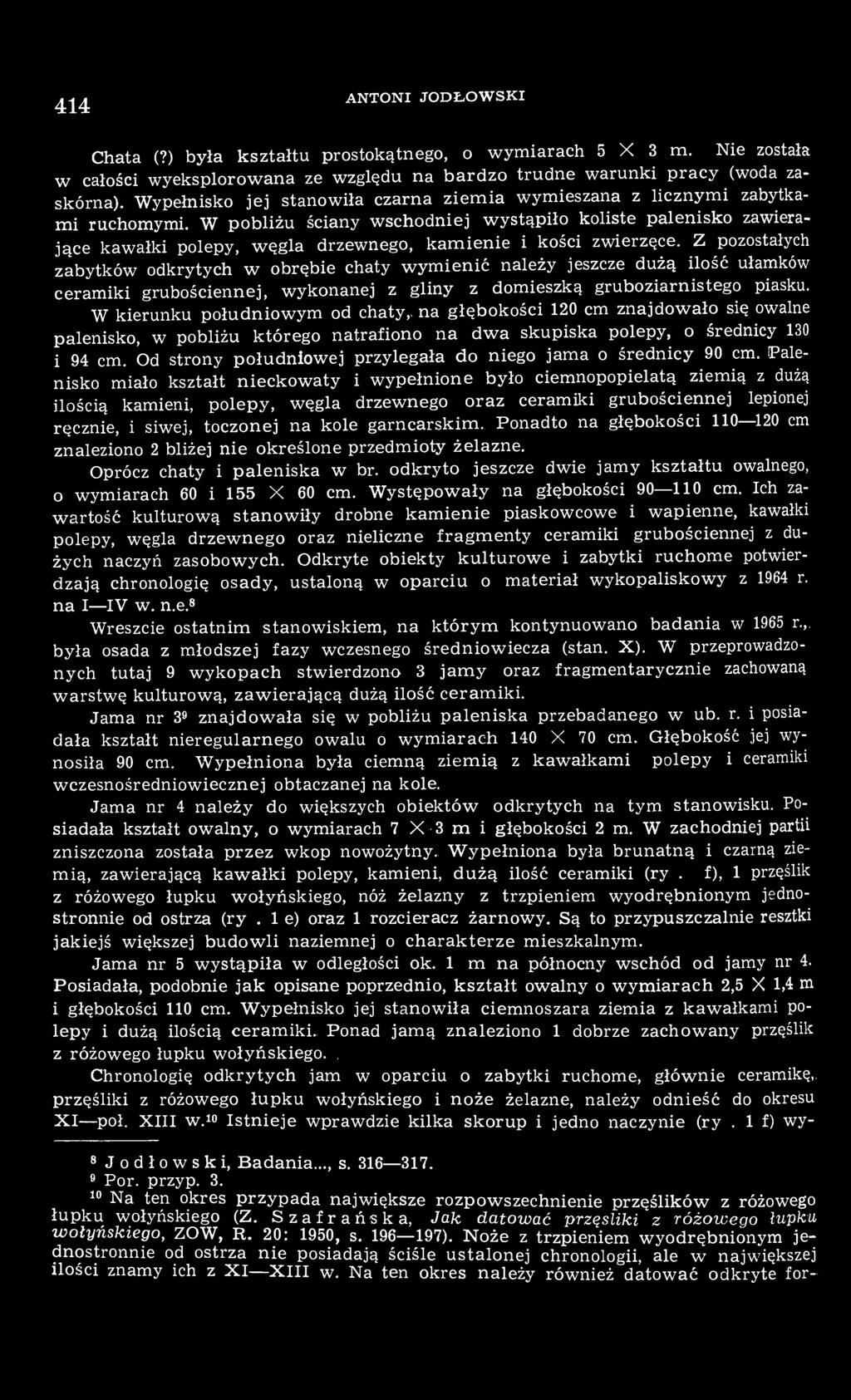 W pobliżu ściany wschodniej wystąpiło koliste palenisko zawierające kawałki polepy, węgla drzewnego, kamienie i kości zwierzęce.