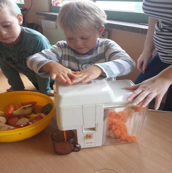 Soki owocowe i warzywne stają się w przedszkolach coraz bardziej popularne i to nie tylko ze względu na swoje walory odżywcze i smakowe, lecz także ze względu na swoje właściwości