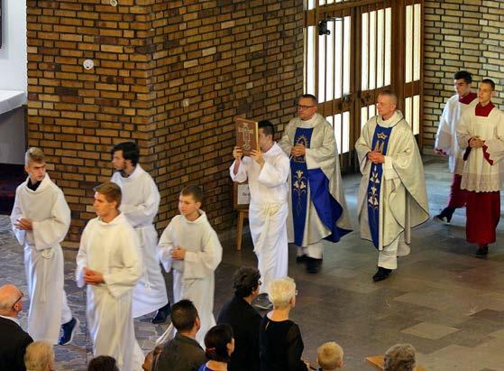 Po sumie odmówiono litanię do Matki Bożej Bolesnej.