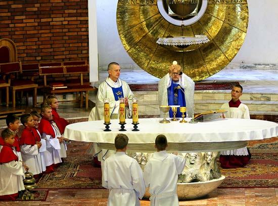 00 Msza Święta wotywna do MB Bolesnej: o błogosławieństwo Boże i dary Ducha Świętego dla Moniki z okazji 18 r.