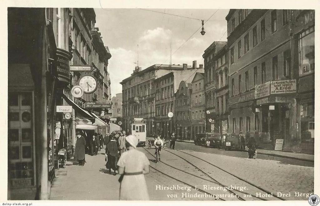 prowadzącą do koszar Remont