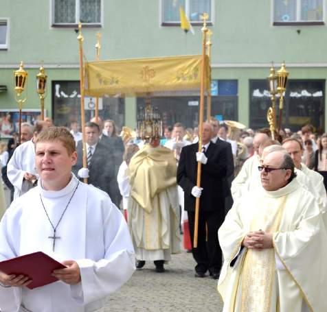 Kościół Parafialny w Głogówku OGŁOSZENIA PARAFIALNE NIEDZIELA 4.06.2017 ZESŁANIE DUCHA ŚWIĘTEGO Nieszpory niedzielne dziś o godz. 15 00. W drugi dzień Zielonych Świątek dodatkowa msza o godz. 9 00.