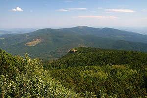 Wydatniejszym skalnym wypiętrzeniem odznaczają się Wołowe Skałki ( 1671m). Nazwa nawiązuje do pasących się tu niegdyś wołów. Potocznie skałki te nazywano Gówniakiem.