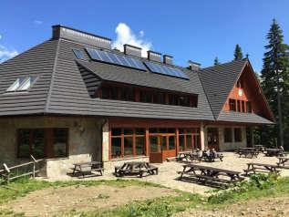 Z wierzchołka rozpościera się jedna z najwspanialszych w Polsce panoram. Obejmuje ona m.in.