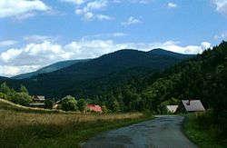 Po dwóch godzinach osiągamy wierzchołek skąd rozpościera się szeroka panorama.