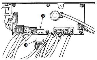 Podłączenie złączki pedału przystosowanego do pracy w pozycji stojącej Złączkę od PK70 (model pedału maszynowego przystosowanego do