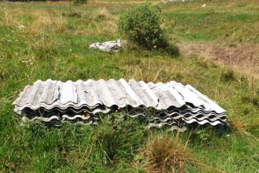 Wpływ azbestu na zdrowie człowieka Chorobotwórcze działanie azbestu jest wynikiem wdychania włókien zawieszonych w powietrzu.