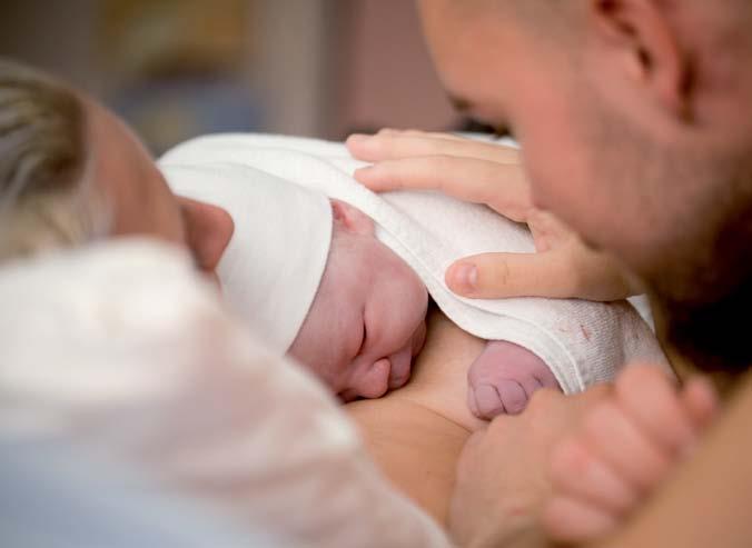 32 KOBIETA I STWARDNIENIE ROZSIANE sposobem rozwiązania. Właściwe nastawienie psychiczne wpływa pozytywnie dla tolerancji bólu w przebiegu porodu naturalnego.