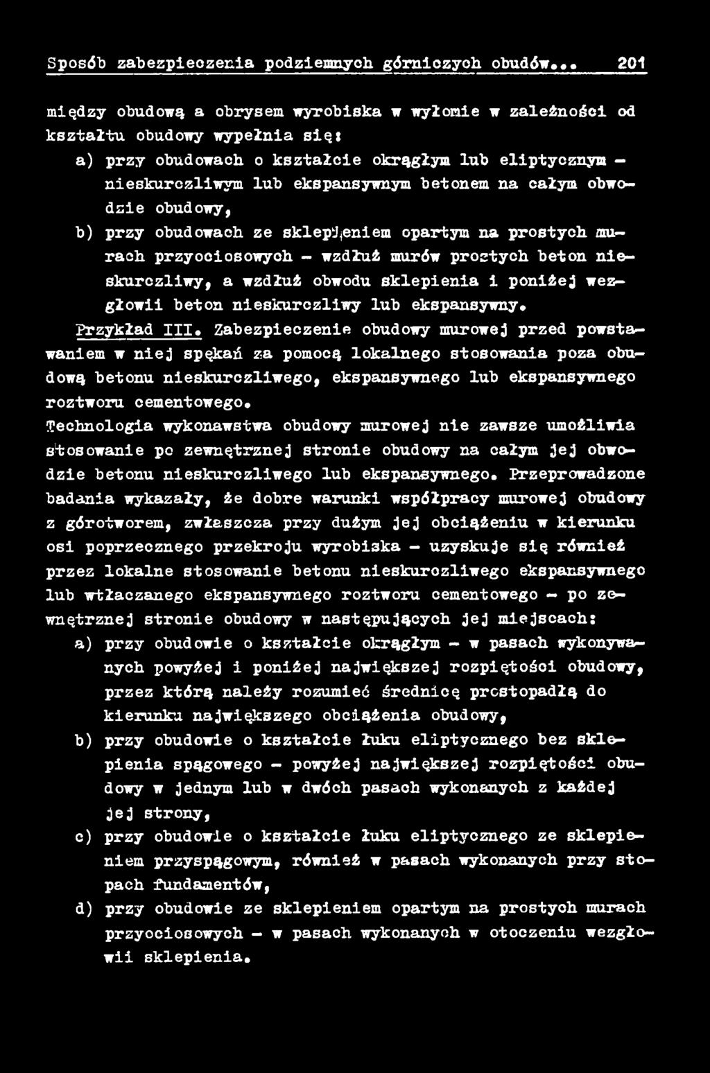 Zabezpieczenie obudowy murowej przed powstawaniem w niej spękań za pomocą lokalnego stosowania poza obudową betonu nieskurczliwego, ekspansywnego lub ekspansywnego roztworu cementowego.