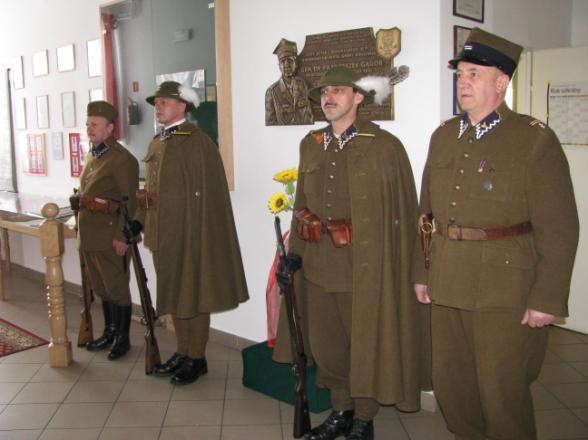 ZESPÓŁ SZKÓŁ W KONIUSZOWEJ Szkoła Podstawowa im. Generała Franciszka Gągora w Koniuszowej Gimnazjum im.