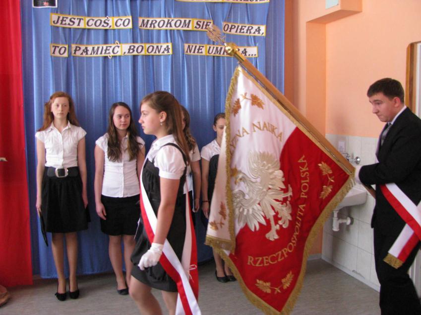 Oto artykuły naszych uczennic: Karoliny Ruchały i Anny Czerneckiej Karolina Ruchała Pamięć nie umiera zamieszczony na stronie Sądeczanina http://www.sadeczanin.