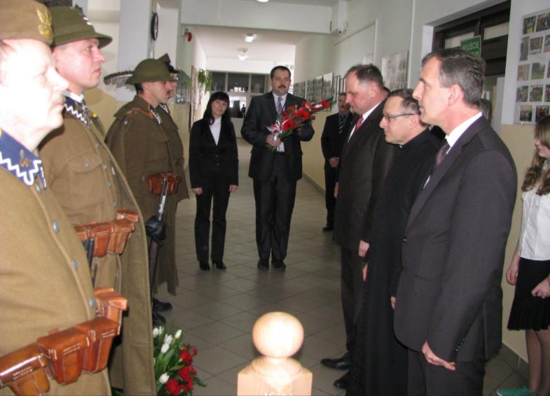 pan prokurator z chęcią udzielał odpowiedzi.