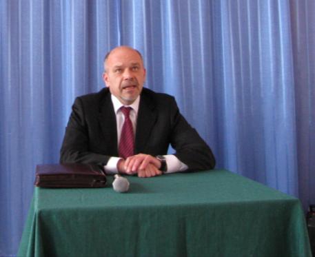 W y w i a d Wywiad z prokuratorem Waldemarem Szwiecem naczelnikiem Oddziałowej Komisji Ścigania Zbrodni przeciwko Narodowi Polskiemu * Dzień dobry.