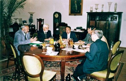 Temat wydania prof. dr hab. inż. Jerzy Lis mgr inż. Marta Foryś Wiedza, Pasja, Więź - most pomiędzy AGH a Wietnamem fot. P. Kućmierz fot. archiwum J. Lis III Konferencja POL-VIET, Hanoi, 2016 r.