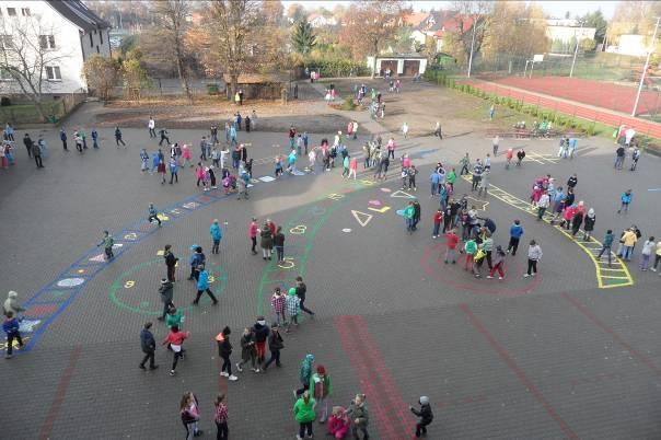 MALOWANIE NA BOISKU SZKOLNYM PLANSZ DO GIER BOISKOWYCH LINK: http://szkolawspolpracy.