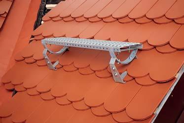 W celu dokonania korekt ewentualnych śladów podnoszenia dachówek w połaci można dodatkowo zebrać z