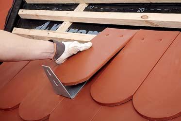 Rozwiązania dachowe Akcesoria systemowe do dachówek ceramicznych W przypadku, gdy zastosowany na połaci dachu rozstaw łat