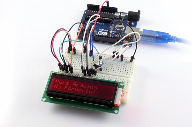 Tekst wyświetlany na LCD z Arduino! Co jeśli nie działa? Jeśli na ekranie nie widzisz tekstu sprawdź poniższe punkty, rozwiązują one,% problemów!. Brak zasilania podłączonego do LCD.