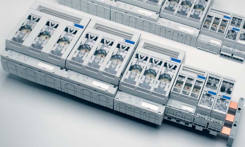 Cennik wyrobów NT-SILAS IN THE LINE OF POWER NT-SILAS Rozłączniki bezpiecznikowe skrzynkowe nn VDE 0660 T07/IEC/EN 6097- System Seria SILAS to nowa linia produktów firmy EFEN oferująca projektantom